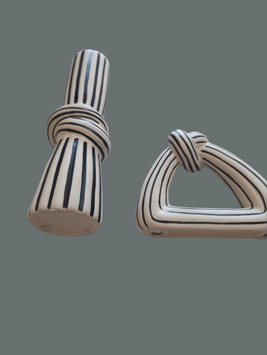 Set di vaso e soprammobile a righe ,moderno.