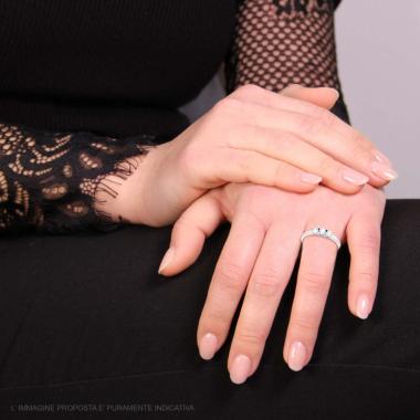Anello Trilogy con Zirconi Bianchi mm 3 in ARGENTO 925 Galvanica Rodio - Milano 7 Arte e Design