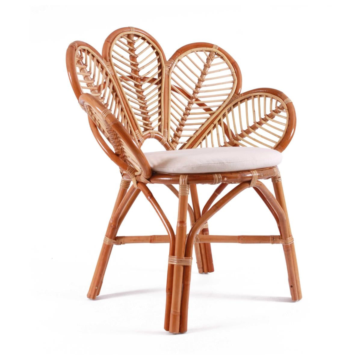 Poltrona a petalo in rattan con cuscino 77x64H91