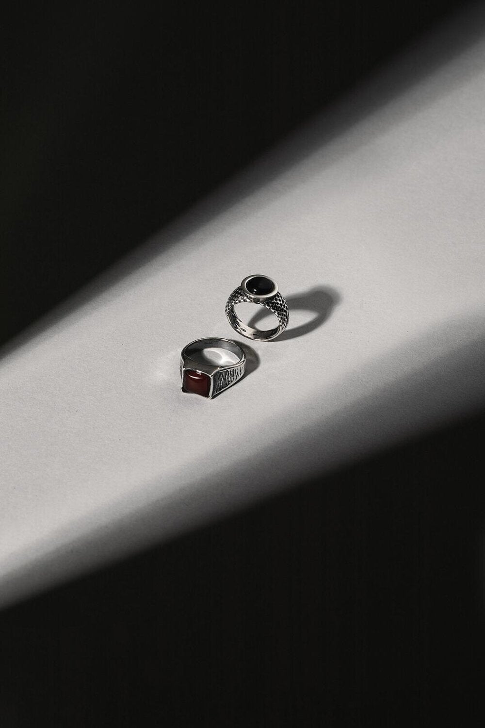 MPAT1235B - ANELLO UOMO IN ARGENTO 925‰ BRUNITO E PIETRA - Milano 7 Arte e Design