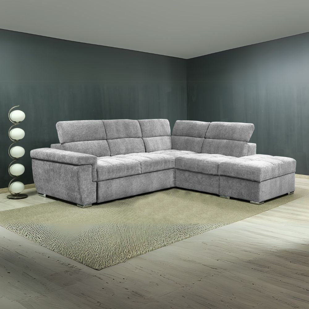 Divano letto angolare reversibile Amalfi con 5 poggiatesta regolabili e pouf indipendente in tessuto Giulia 9712 grigio chiaro
