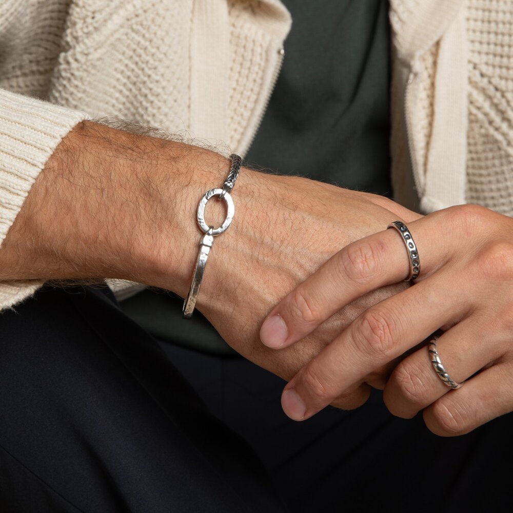 AT1325B - ANELLO UOMO IN ARGENTO 925‰ BRUNITO - Milano 7 Arte e Design