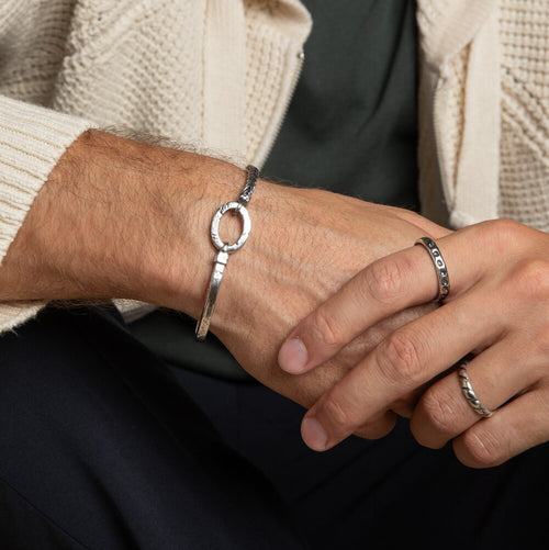 AT1325B - ANELLO UOMO IN ARGENTO 925‰ BRUNITO - Milano 7 Arte e Design