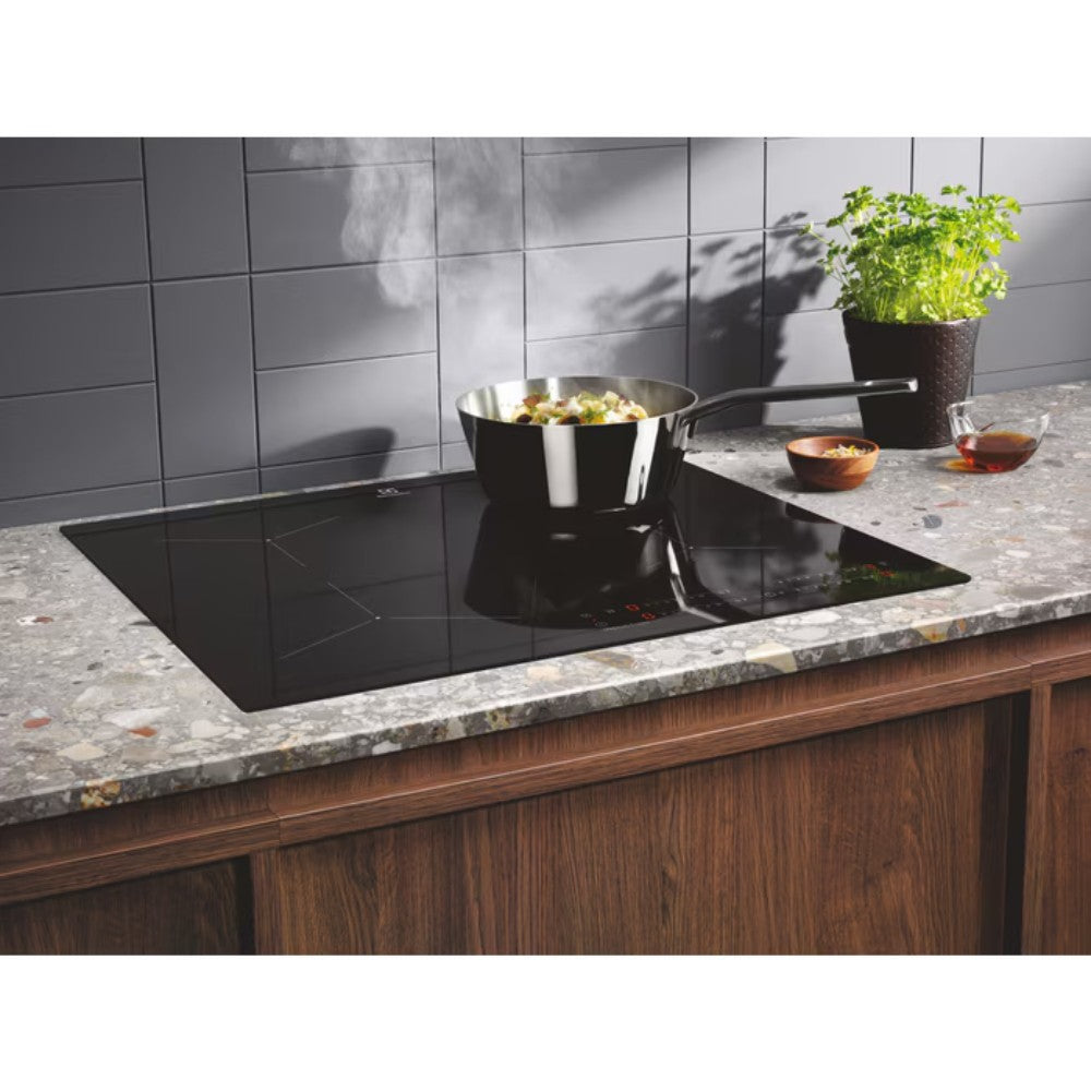 Piano cottura ad induzione Electrolux CIL61443C 4 zone 60 cm. con tecnologia Hob2Hood® nero