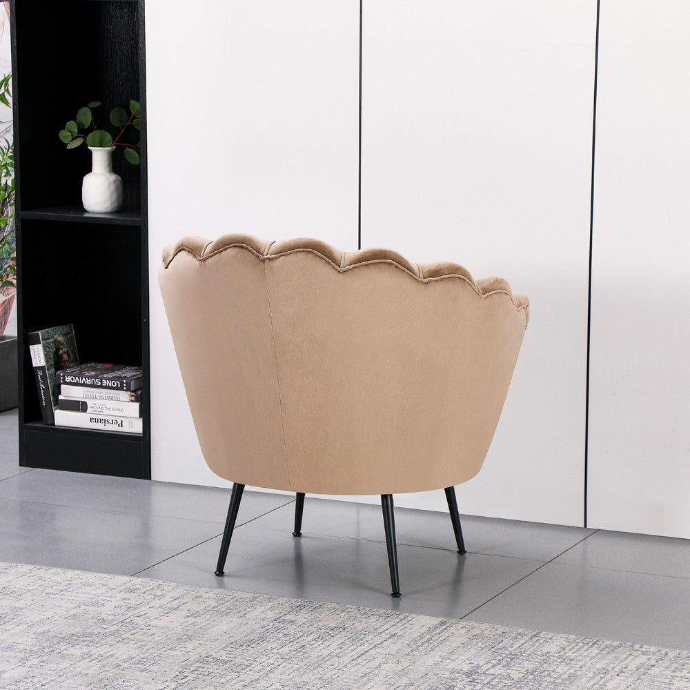 Poltrona a conchiglia Orel in velluto UF910-1 beige e gambe nero
