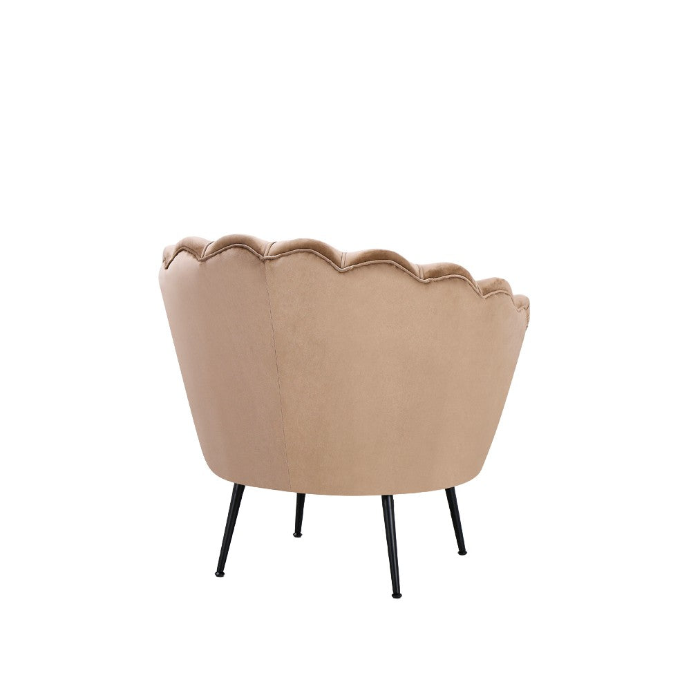 Poltrona a conchiglia Orel in velluto UF910-1 beige e gambe nero