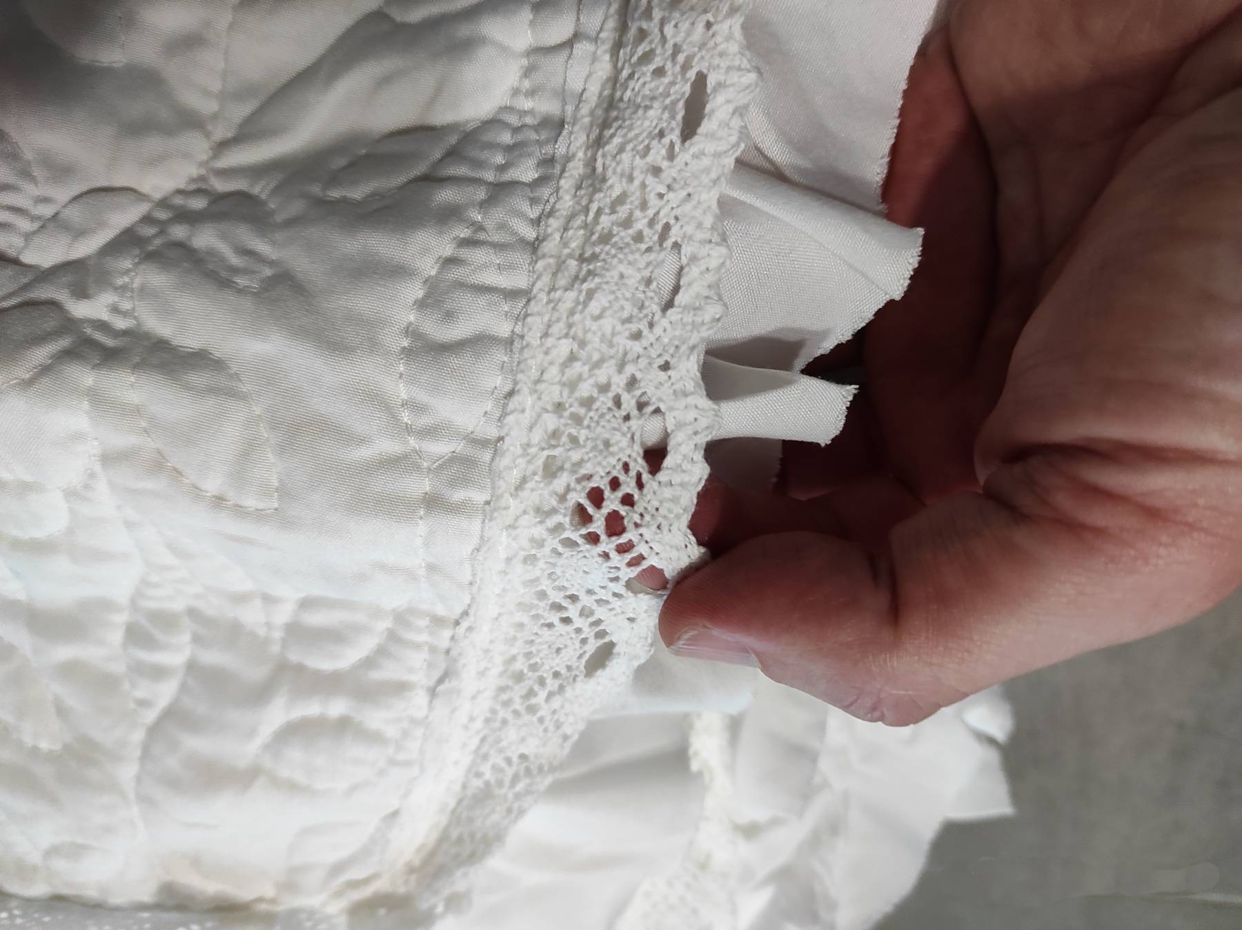 Quilt Trapuntino matrimoniale Estivo Copriletto Bouties Tinta unita e volantino - Milano 7 Arte e Design