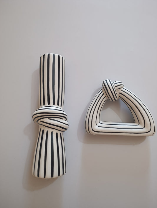Set di vaso e soprammobile a righe ,moderno.