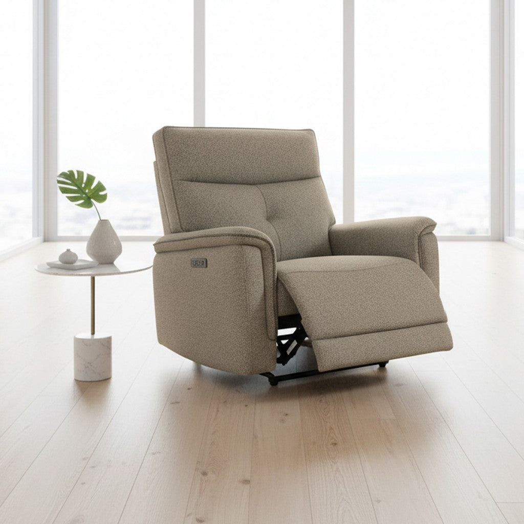 Set divani Elysio 2 e 3 posti e poltrona con recliner elettrici in tessuto G093 sabbia