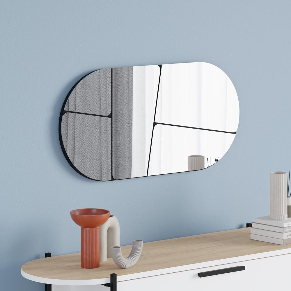 Specchio da parete Otis con design astratto base nera