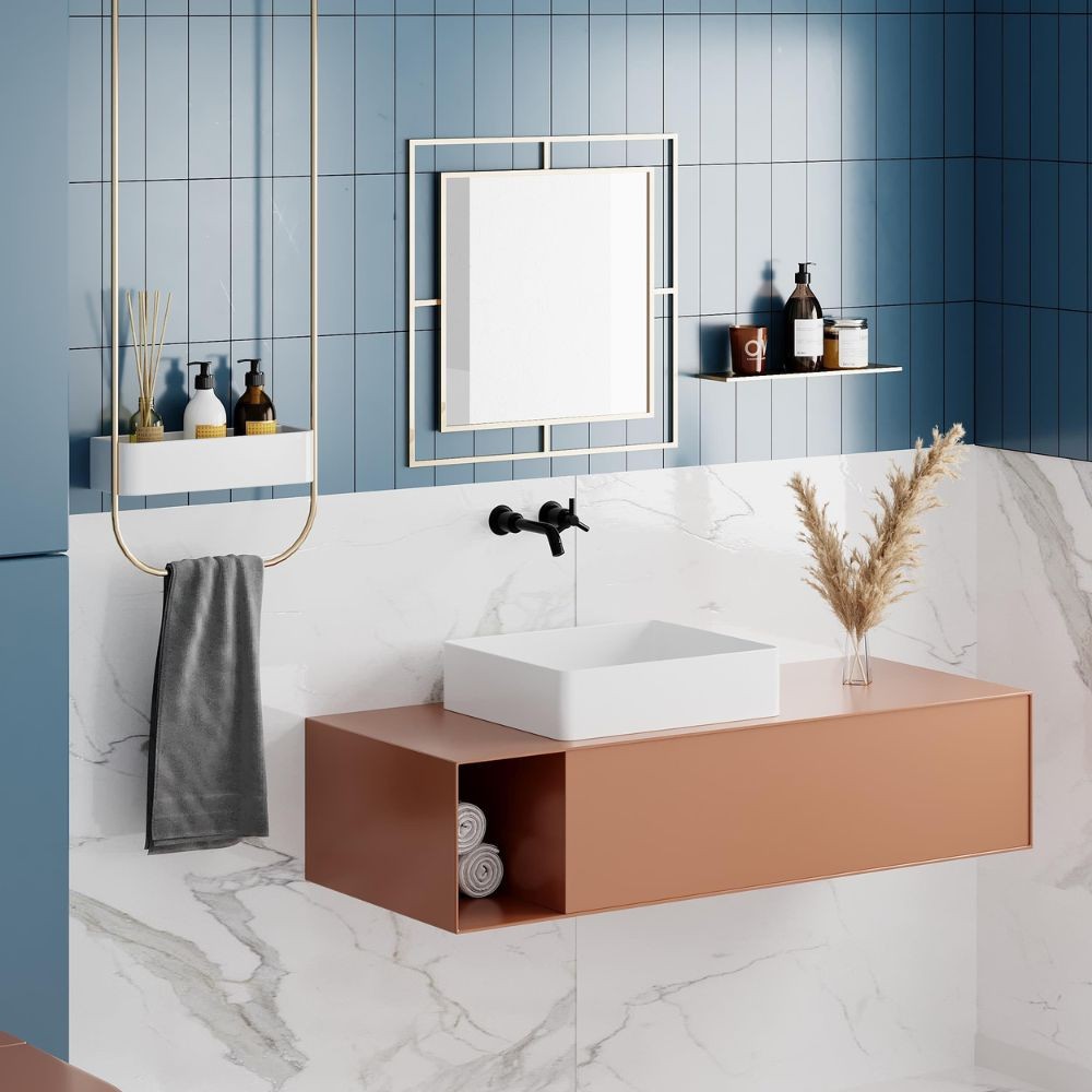 Specchio quadrato Corner con doppia cornice in metallo oro