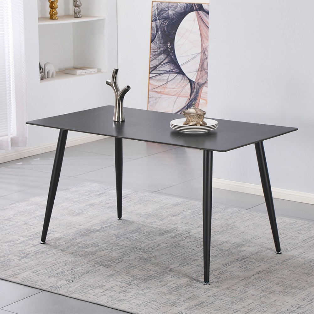 Tavolo fisso Kilo 160x90 cm. con piano in ceramica effetto marmo nero con venature oro opaco e gambe nere